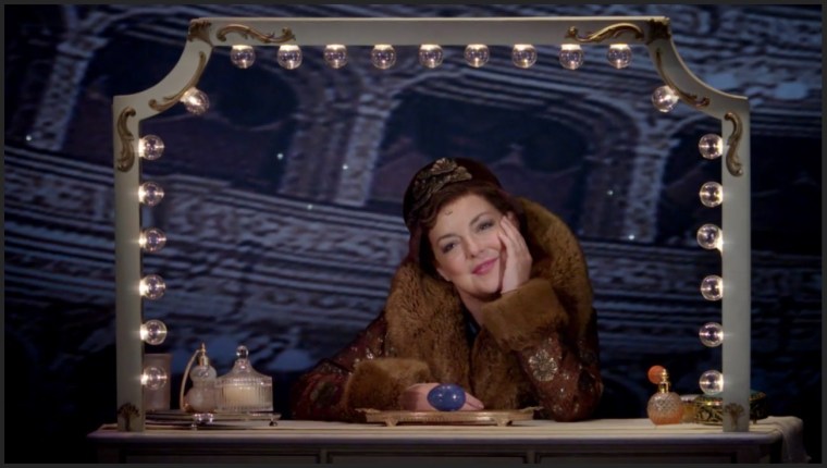 01 Fanny at her table